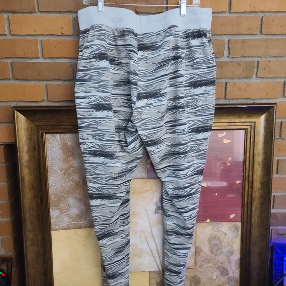 Zumba Fitness Gray and White Joggers XL & A New Day Cardigan - Picture 12 of 14